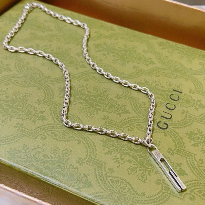 G*u*i necklaces